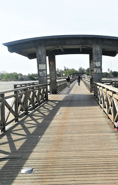 Pont qui rejoint Joal à Fadiouth, Petite Côte, Saly, Mbour, Dakar, Sénégal
