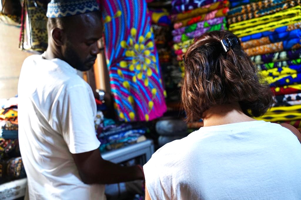 Marché de Sandaga au coeur de Dakar, Sénégal. Lieu pour trouver des tissus wax, bazin