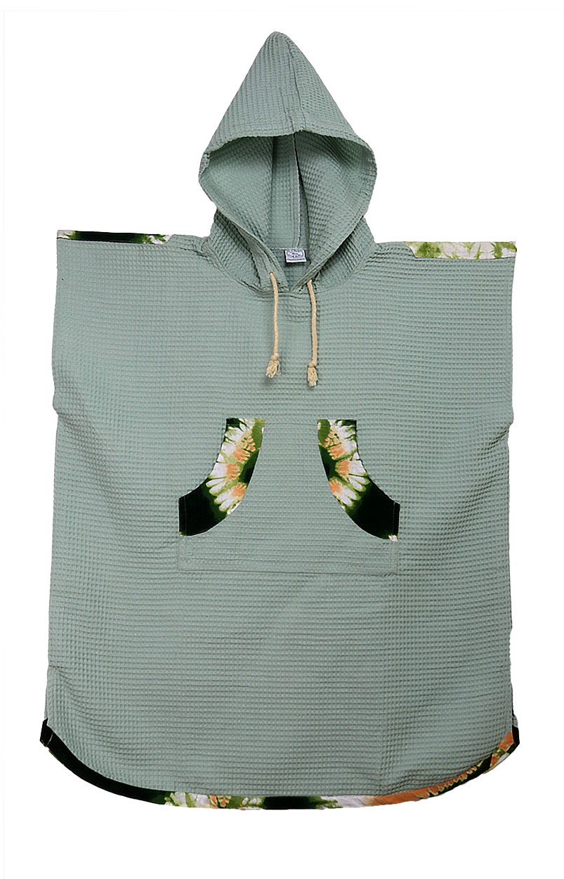 poncho de surf, sortie de bain, poncho surf en coton nid d'abeille avec pochette en tissu wax. Modèle femme, homme et enfant