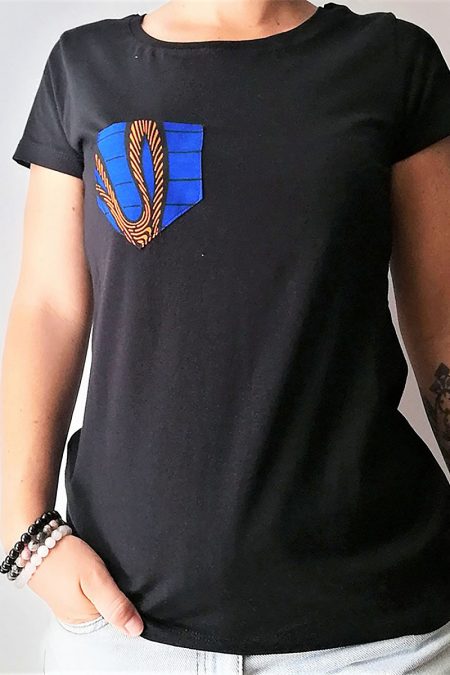 T-shirt femme noir avec sa pochette en tissu wax