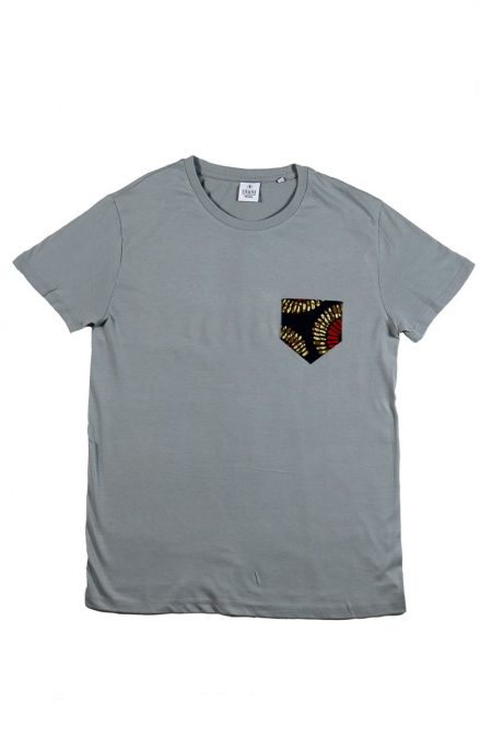 T-shirt homme gris avec sa pochette en tissu wax