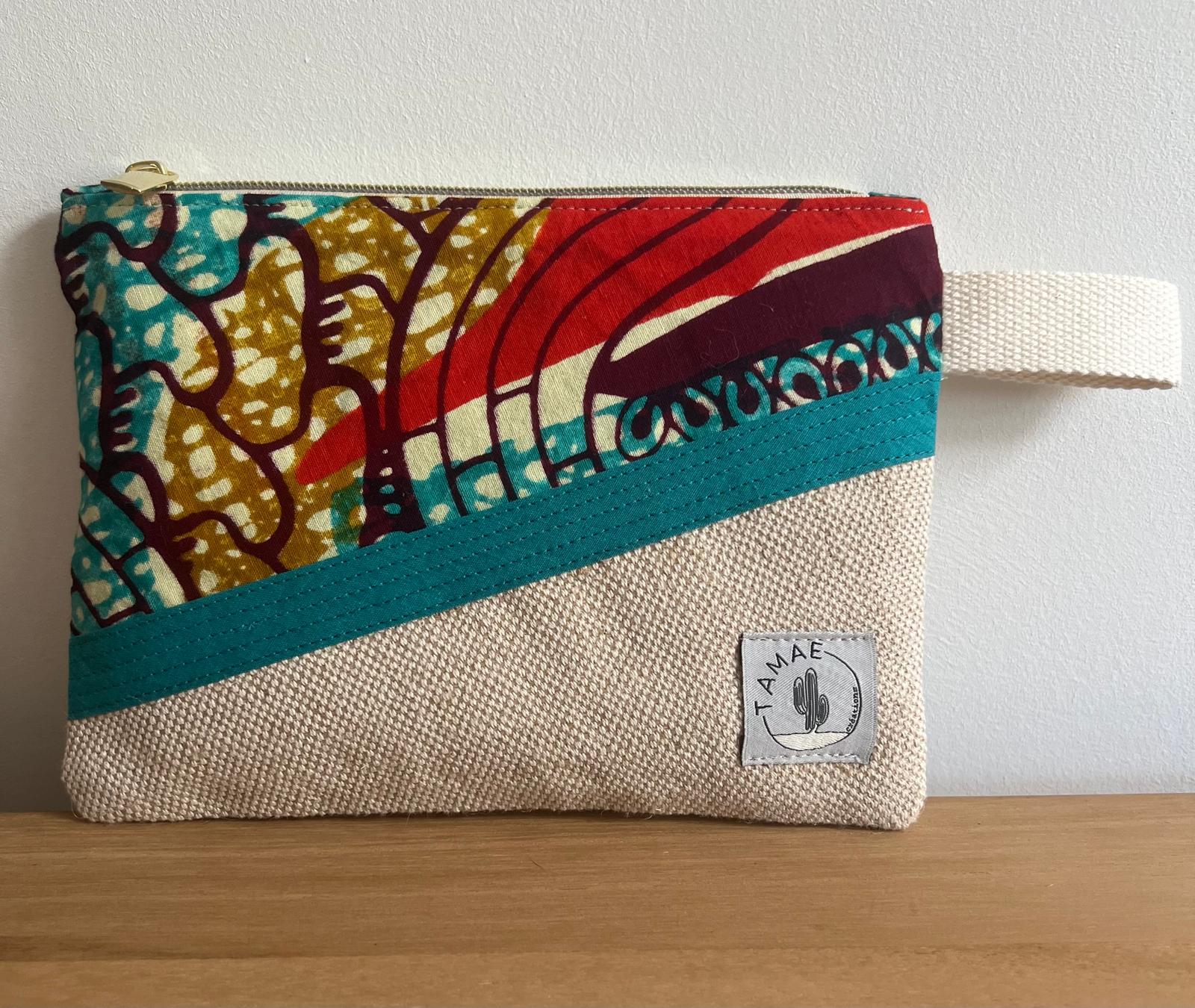 pochette en tissu wax et rafia nommé Nao
