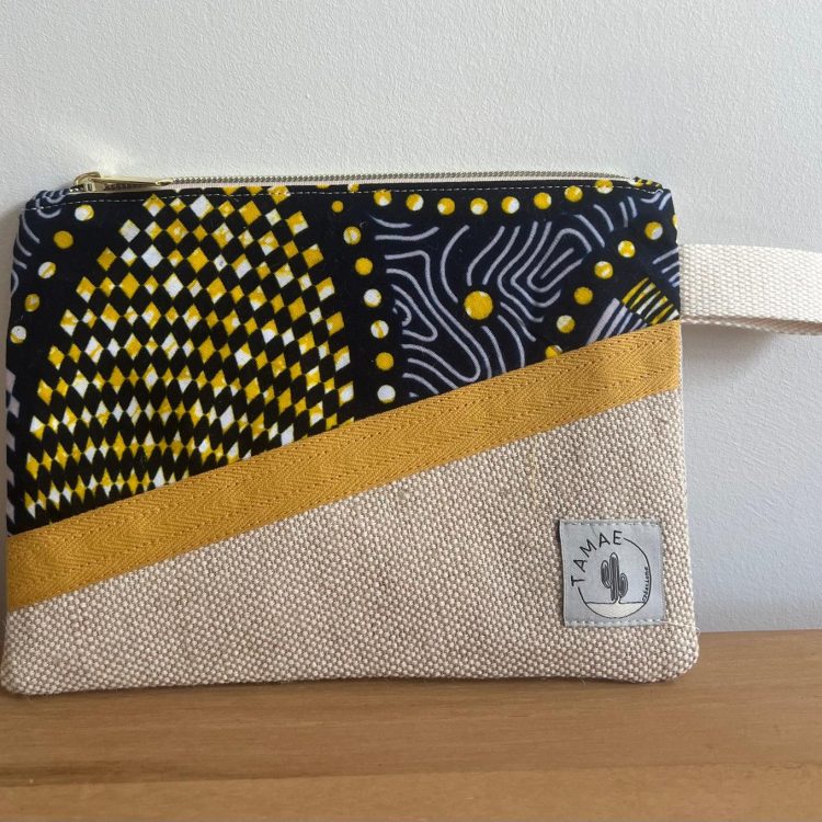 pochette en tissu africain (wax) et raphia nommé Zako